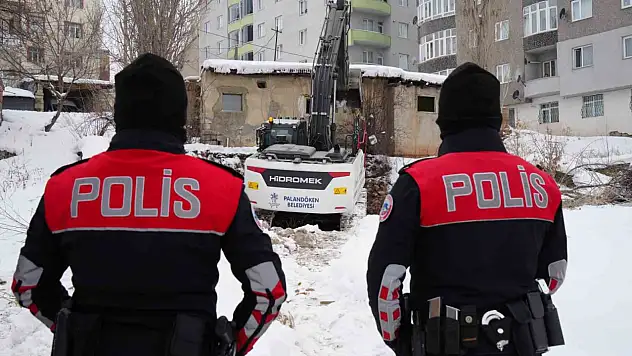 Erzurum'da suç yuvalarına kepçe girdi