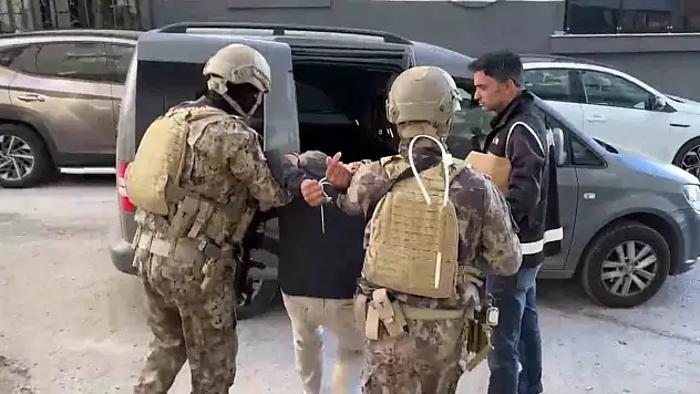 Erzurum'da Tefecilere Operasyon: 3 Şüpheli Tutuklandı, Silah ve Senet Ele Geçirildi