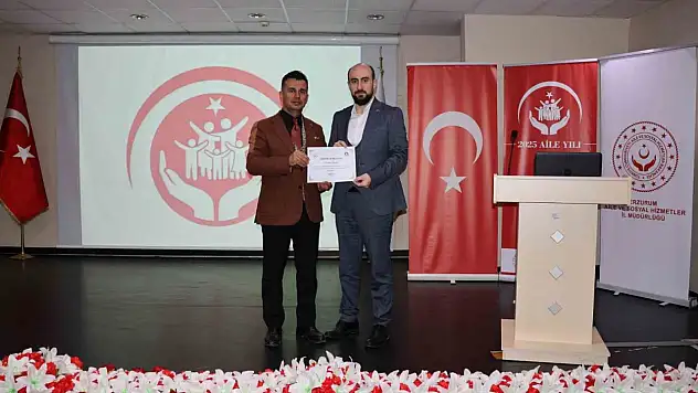Erzurum'da teknoloji ve aile konulu söyleşi düzenlendi
