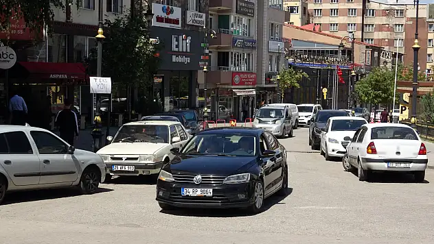 Erzurum'da ters yön çilesi: Esnaf kendi tabelasını astı