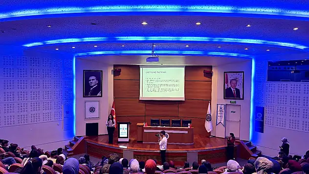 Erzurum'da TÜGVA, gençlerle Zor Zamanlarda Umudu Korumak etkinliği düzenledi