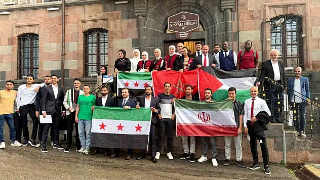Erzurum'da Uluslararası Öğrenci Derneği 2025 Mezuniyet Töreni Coşku ile Gerçekleşti