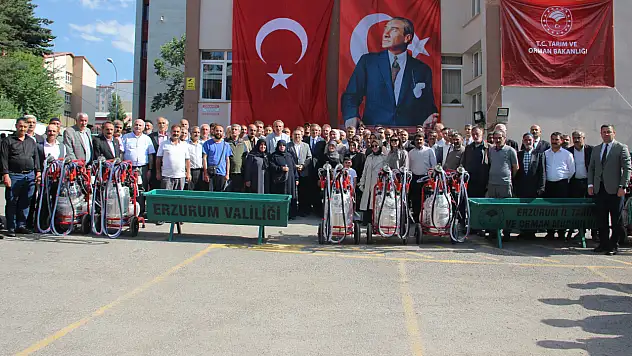 Erzurum'da üreticilere büyük destek: 288 sıvat ve 120 süt sağım makinesi dağıtıldı