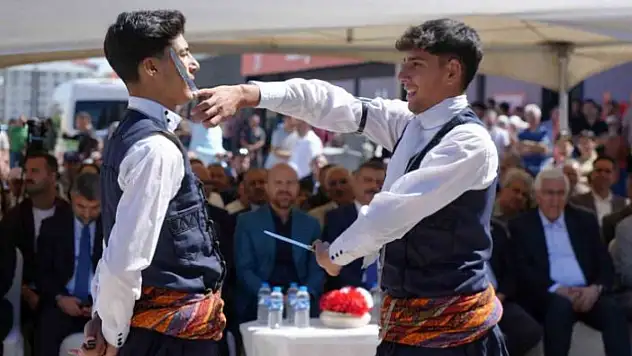 Erzurum'da Yeni Halk Pazarı Görücüye Çıktı