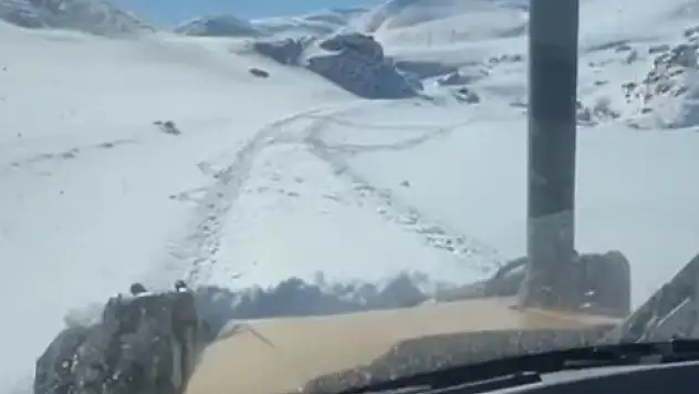 Erzurum'da Yoğun Kar Yağışına Rağmen Çat'ta Ulaşım Yeniden Sağlandı
