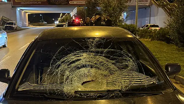 Erzurum'da yolun karşısına geçerken otomobil çarptı
