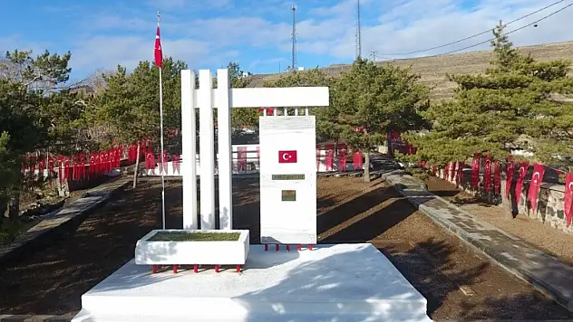 Erzurum'daki 59 yıllık yangın faciası ve şehit askerlerin unutulmaz hikayeleri hatırlandı