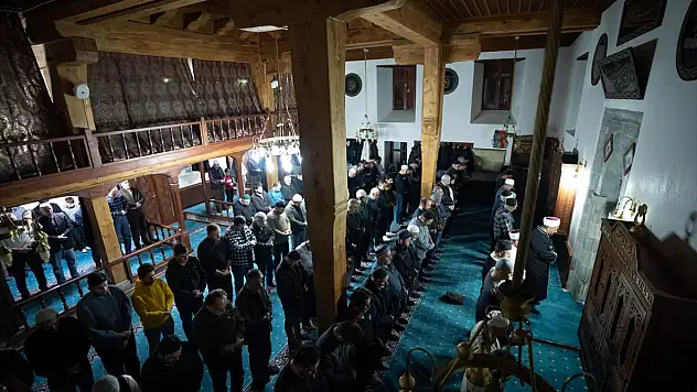 Erzurum'daki tarihi Ayazpaşa Camii'nde asırlık gelenek