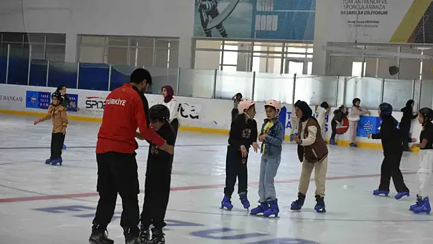 Erzurum GSİM'den Yaz Döneminde Kur'an Kurslarına Özel Buz Pateni Eğitimi