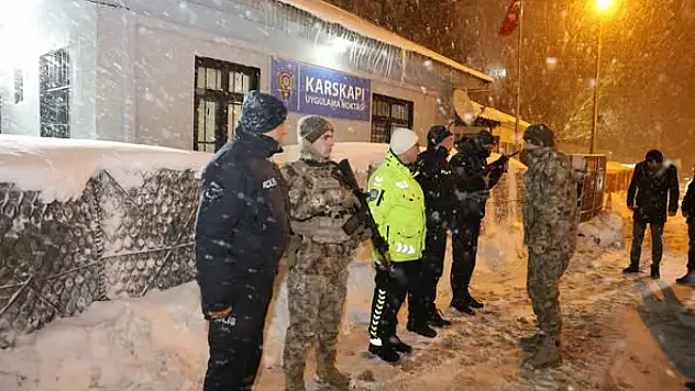 Erzurum İl Emniyet Müdürü Onur Karaburun'dan Karskapı Uygulama Noktası'na Ziyaret