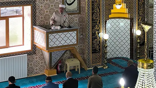Erzurum İl Müftüsü Çapçı, Şenkaya Merkez Camii'nde Cuma Namazını Kıldırdı