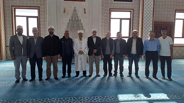 Erzurum İl Müftüsü Yaşar Çapçı, Çamlıca Camii'nde Öğle Namazını Kıldı