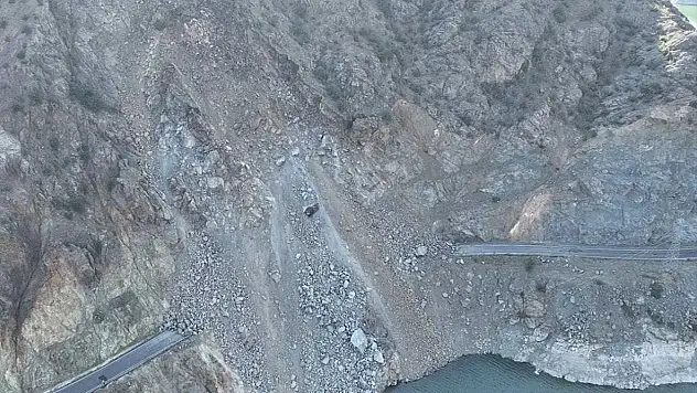 Erzurum ile Artvin arasındaki heyelandan kapanan yol hafta sonu ulaşıma açılıyor
