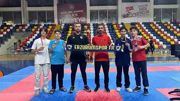 Erzurum Kick Boks Takımı Adıyaman'da 4 madalya kazanarak Türkiye finallerine katılmaya hak kazandı