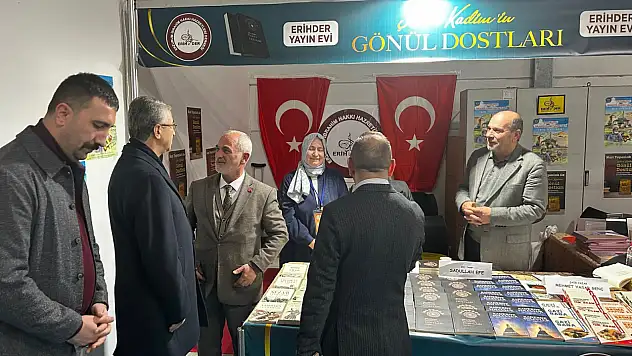 Erzurum Kitap Fuarı'na Yoğun İlgi: Prof. Dr. Kamil Aydın'dan Teşekkür Mesajı