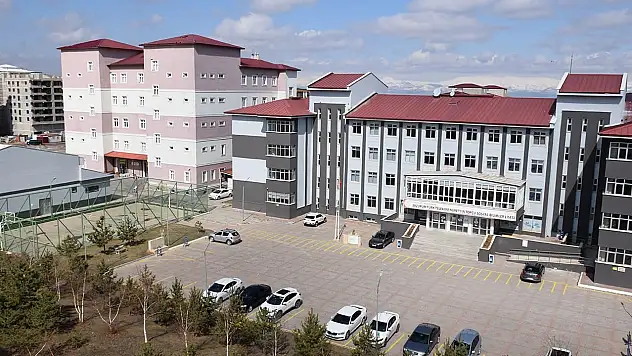 Erzurum Nurettin Topçu Lisesi, 2025 Üniversite Sınavları'nda büyük bir başarıya imza attı!