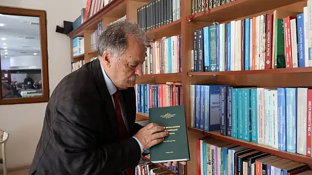 Erzurum Öğretmenevi'nde Yeni Kütüphane Açıldı, Erol Kürkçüoğlu Kitap Bağışladı
