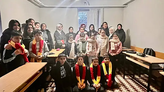 Erzurum Oltu'da Genç Gönüllüler Çocuk Yüreklerle Buluştu, İlmek İlmek Kardeşlik Örüldü