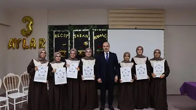 Erzurum Oltu'da Hafız Öğrenciler İçin '1 Günde 1 Hatim Okuma Programı' Düzenlendi