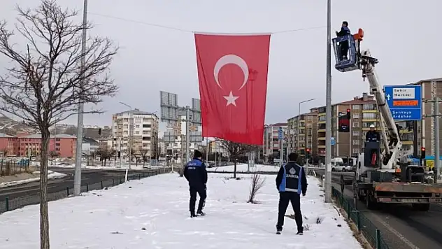 Erzurum Oltu, Türk Bayraklarıyla Donatılıyor