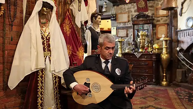 Erzurum polisinden türkü sürprizi