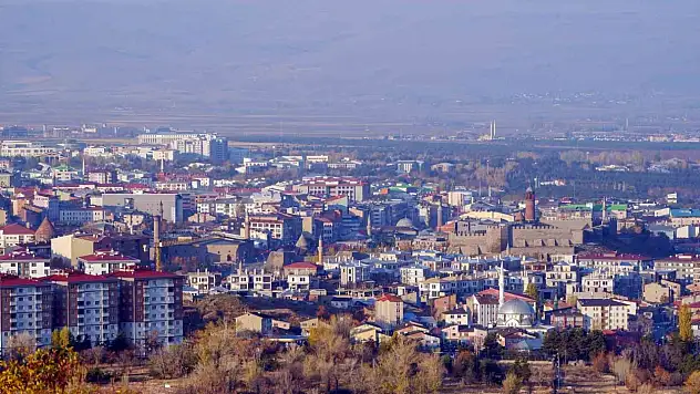 Erzurum'un hava kalitesi raporu: Kirlilik sebepleri ve çözüm önerileri açıklandı