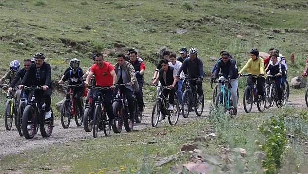 Erzurum'un Tarihi Tabyasında Heyecan Dolu Bisiklet, Off-Road ve Atlı Safari Turuna Çıktı!