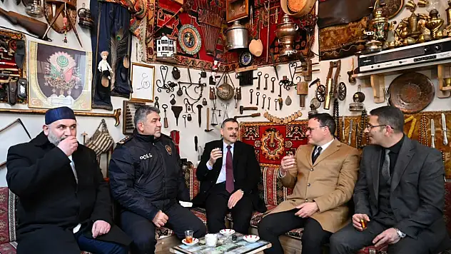 Erzurum Valisi Çiftçi: Bat Pazarı'ndaki Esnafla Geleneksel Ziyaret Gerçekleştirdi