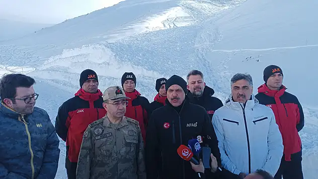 Erzurum Valisi Çiftçi'den uyarı: 'Yasaklı alanlarda kayak yapmayın'