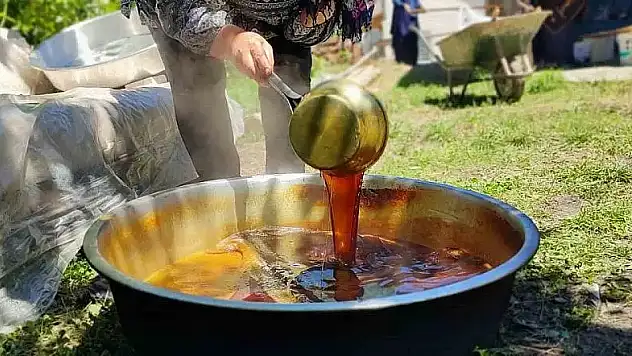 Erzurum'da dutun yolculuğu sürüyor