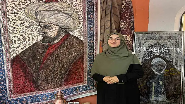 Erzurumlu ev hanımı, halı ile tarihi şahsiyetleri akrilik boyayla yeniden canlandırıyor.