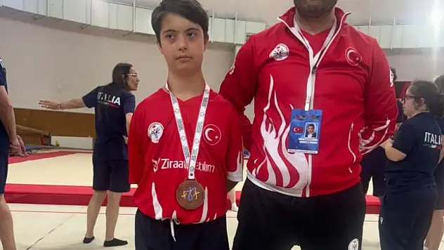 Erzurumlu Sporcu Muhammet Tarık Karakurt, Avrupa Şampiyonası'nda Bronz Madalya Kazandı