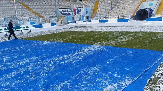 Erzurumspor–Çaykur Rizespor Maçı Öncesi Saha Zemini Titizlikle Hazırlandı