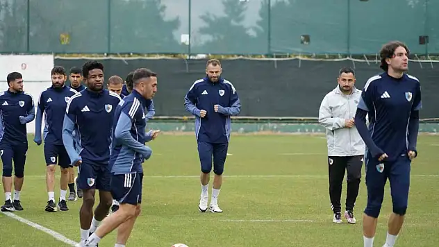 Erzurumspor FK, Vanspor maçı öncesi hazırlıklarını sürdürürken iki oyuncusundan yararlanamıyor
