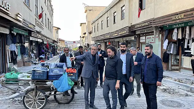 Eşbaşkan Söylemez, Tarihi Çarşıda Devam Eden Yenileme Çalışmalarını İnceledi