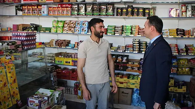 Esnaflara moral ziyareti Van Kaymakamı, Çaldıran'da destek mesajı verdi