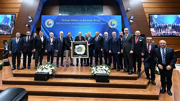 ETSO Meclis Üyesi Mehmet Melik Kaya'ya TOBB Hizmet Şeref Belgesi ve Plaket Takdim Edildi