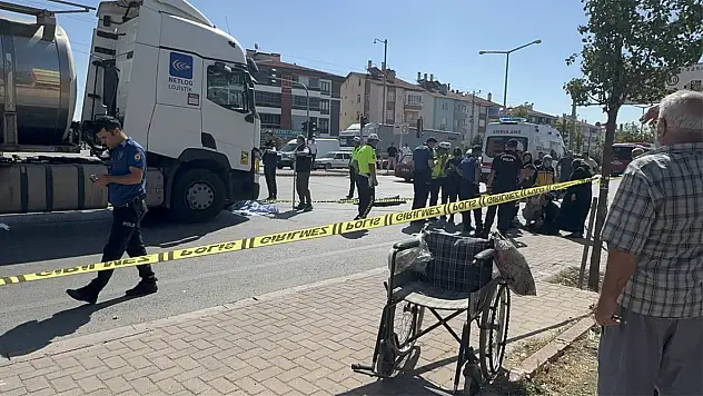 Feci Kaza: Tırın Çarpması Sonucu Anne Hayatını Kaybetti, Engelli Kızı Yaralandı