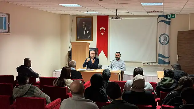 Fen Edebiyat Fakültesi'nde ÜNİDES ve Erasmus Projeleri Bilgilendirme Toplantısı