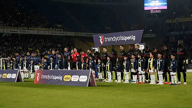 Fenerbahçe ilk yarıda avantajı kaptı: 2-1