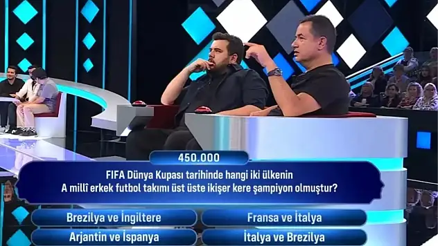FIFA Dünya Kupası tarihinde hangi iki ülkenin A milli erkek futbol takımı üst üste ikişer kere şampiyon olmuştur?