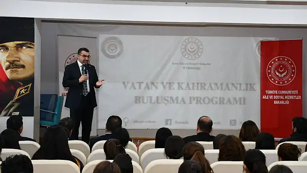 Gazi Kars Anadolu Lisesi'nde Vatan ve Kahramanlık Buluşması Düzenlendi