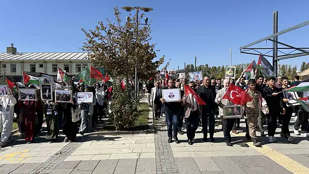 Gazze İçin Yürüyüş: Van YYÜ, İnsanlığa Duyarlılık Çağrısında Bulundu
