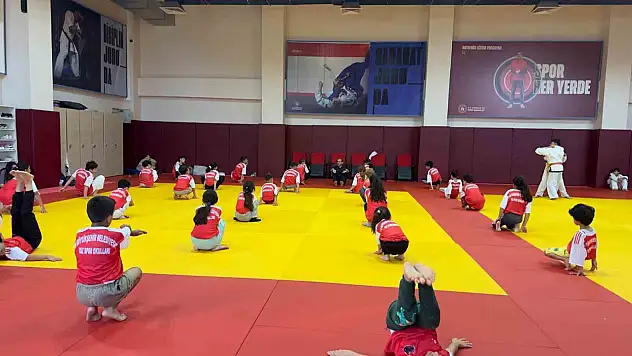 Geleceğin Sinema Yıldızları: Işıl Sinem Aydınları Eğitiliyor