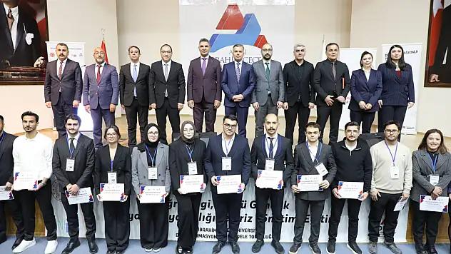 Gençler için medya okuryazarlığı eğitimi Ağrı'da gerçekleştirildi