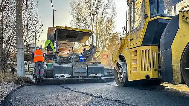 Gevaş Dereağzı Mahalle Yolu Sıcak Asfaltla Yenilendi