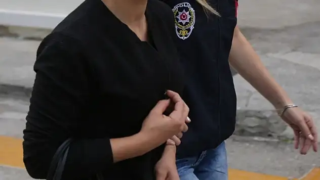 Gizem Özköroğlu Kimdir, Ne İş Yapıyor? Neden Tutuklandı, Kaç Yaşında?