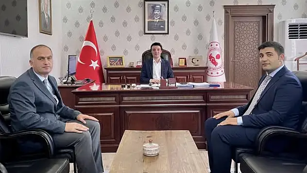 Görev Değişikliğinde Başarı Belgeleri: Horasan'da Kaymakam Yılmaz'dan Personeline Destek!
