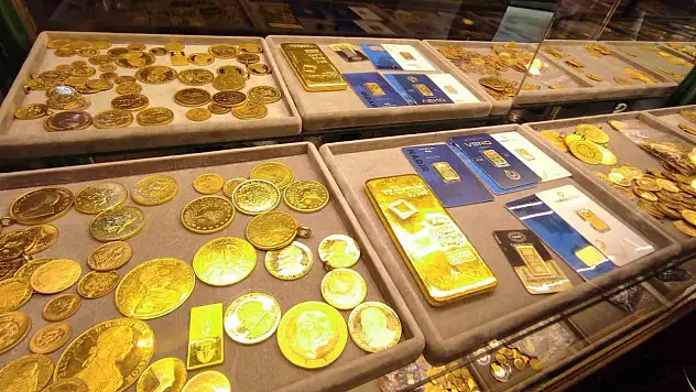 Gram altın 7 bin lirayı geçti