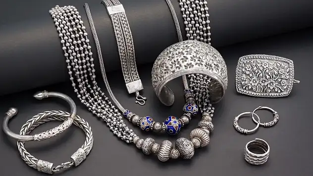 Gümüşte Tarihi Zirve: 63,68 Dolara Uçtu – Peki Ne Zaman Düşecek?